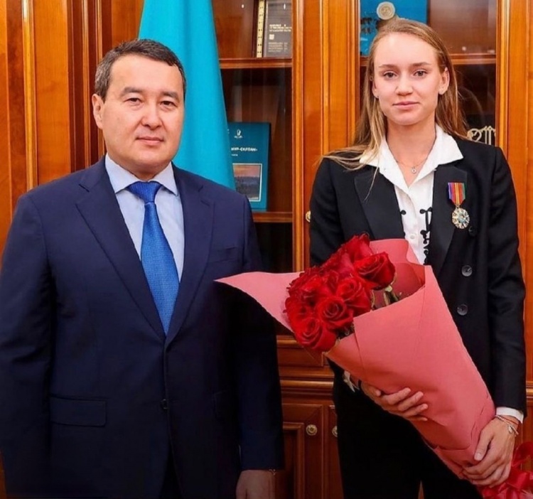 见称的前辈 见称的前辈