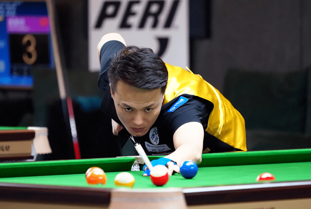 功吸引了两 功吸引了两